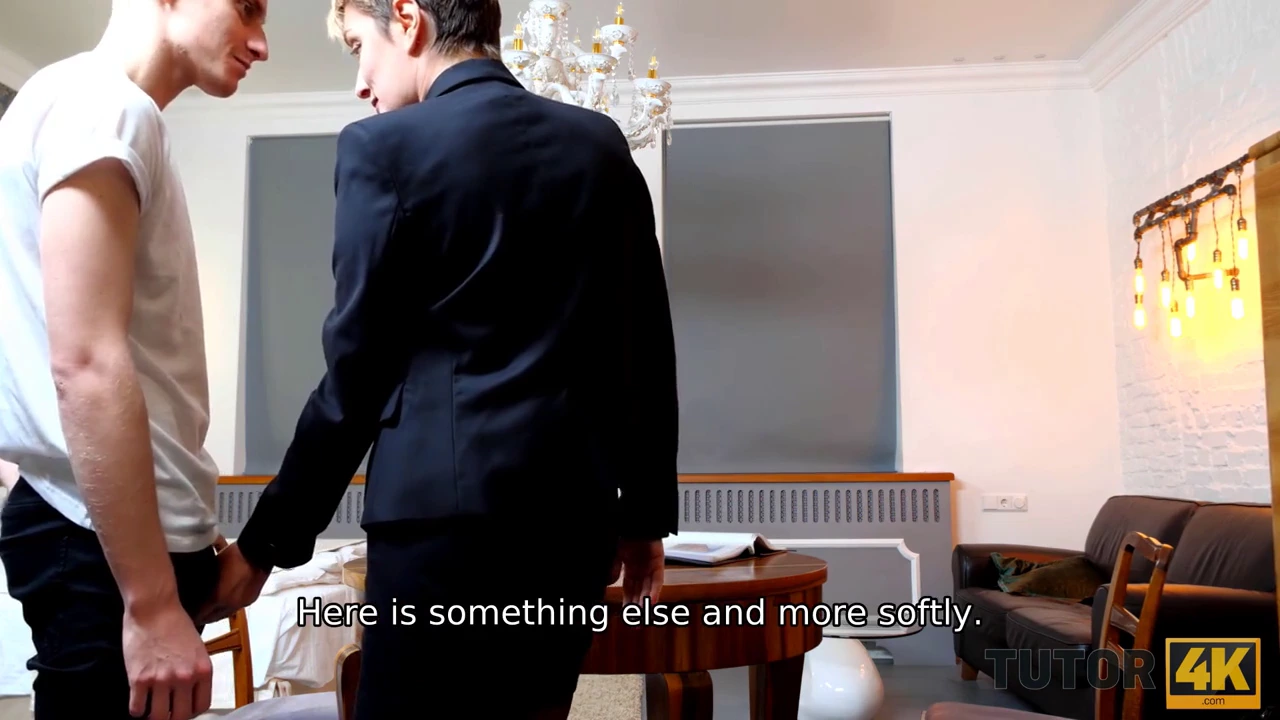 Ruska milf učiteljica literature postane nagajiva v HD videu porn video